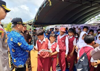 Kehadiran Dispersip Tabalong di “Bunga Desa” Disambut Antusias Siswa SD