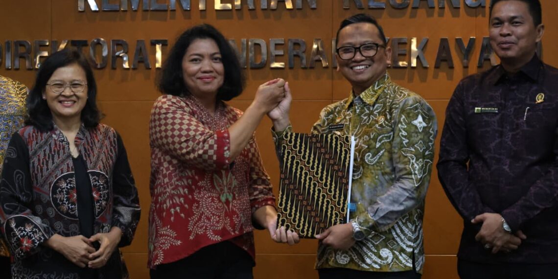 Bupati Tabalong  Tandatangani Perjanjian dan Serah Terima Pinjam Pakai Bandara Warukin dengan DJKN