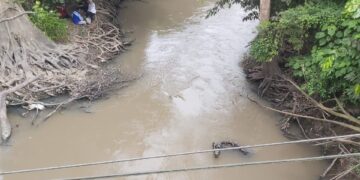 Warga keluhkan  Air Sungai Jaing Seperti Comberan