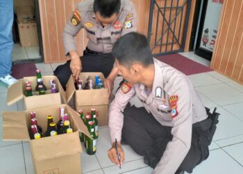 Polres Tabalong Amankan 2 Pria Penjual Miras