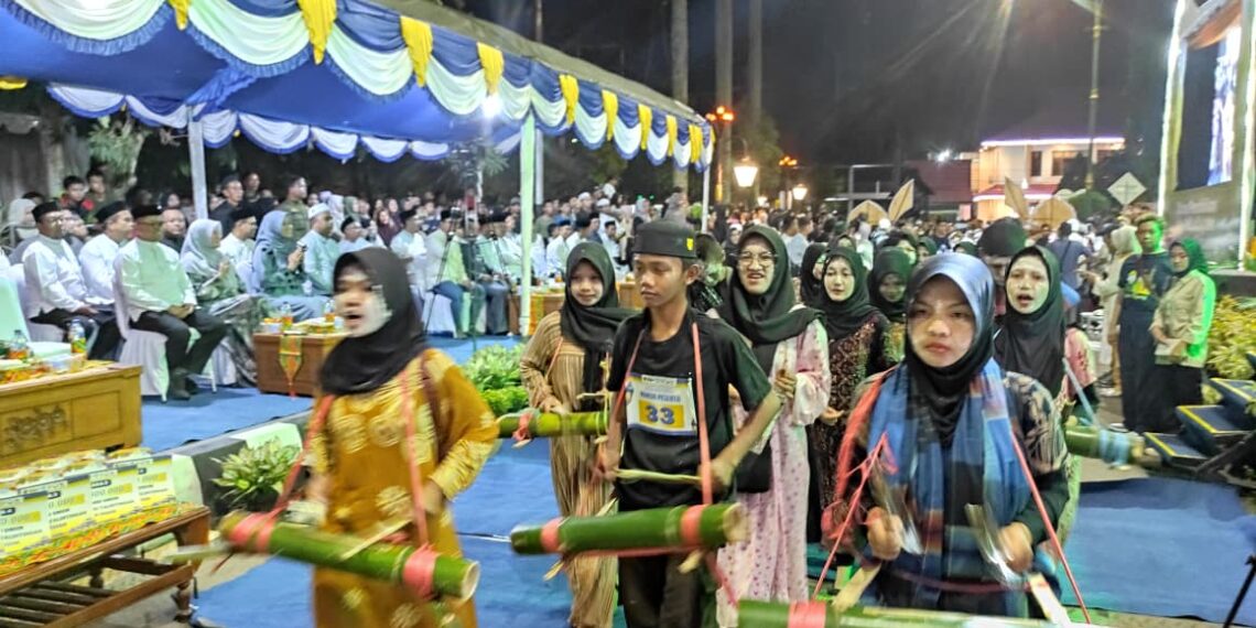 Puluhan Peserta Adu Kreativitas di Lomba Pawai “Talintingan” Tabalong