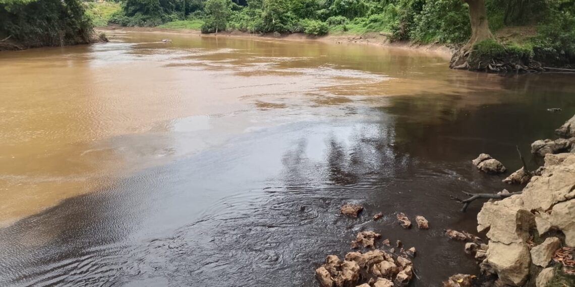 Sungai Jaing Kembali Menghitam, Warga Tunggu Keseriusan DLH Tabalong
