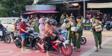 Puluhan Pesilat Persinas ASAD Tabalong Tebar Ratusan Paket Takjil