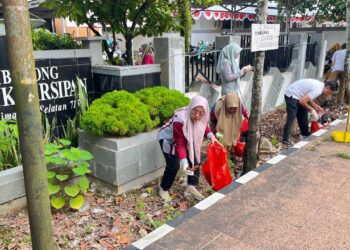 Jadikan Kantor Asri, Dispersip Tabalong Gelar Aksi Gema Jalin