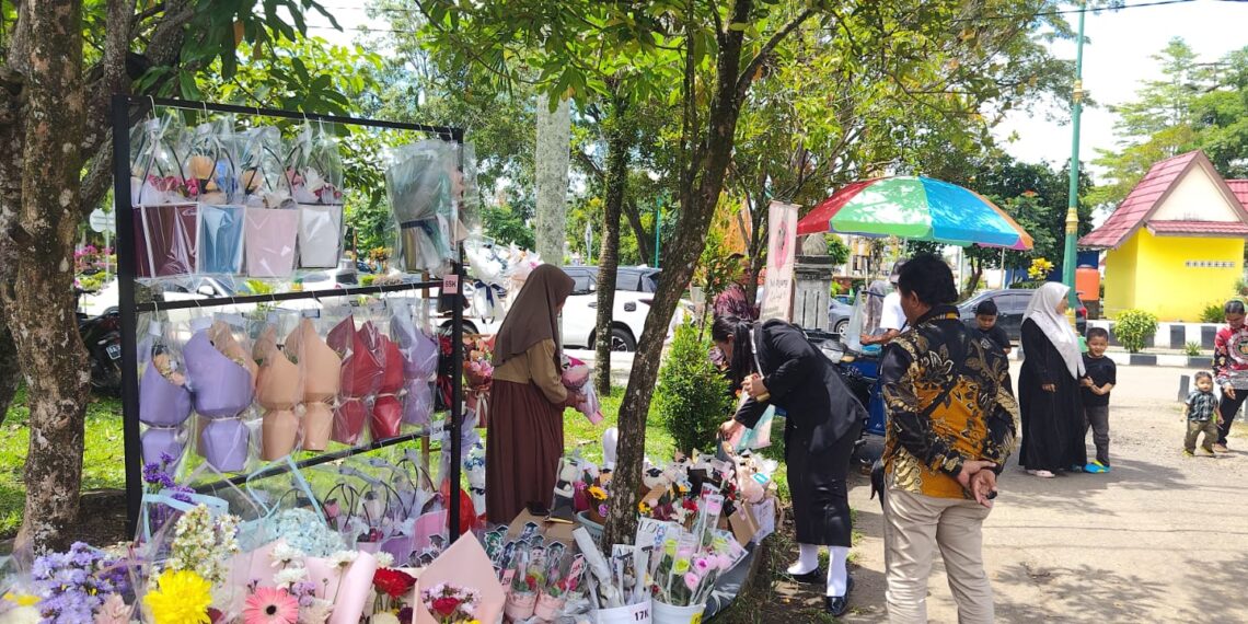 Uci Sukses Raup Cuan dari Bisnis Buket di Tabalong