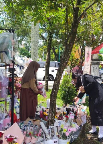 Uci Sukses Raup Cuan dari Bisnis Buket di Tabalong