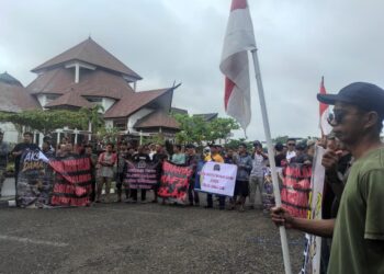 Alami Kelangkaan dan Cium Indikasi Penyelewengan Bio Solar, Giliran Supir Truk Geruduk DPRD Tabalong