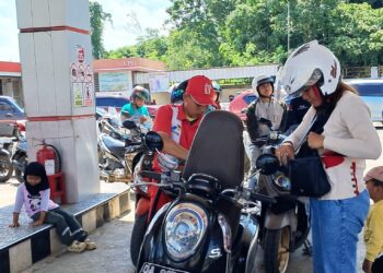 Harga Pertamax Melambung, Konsumen Pertalite di SPBU Mabuun Meningkat