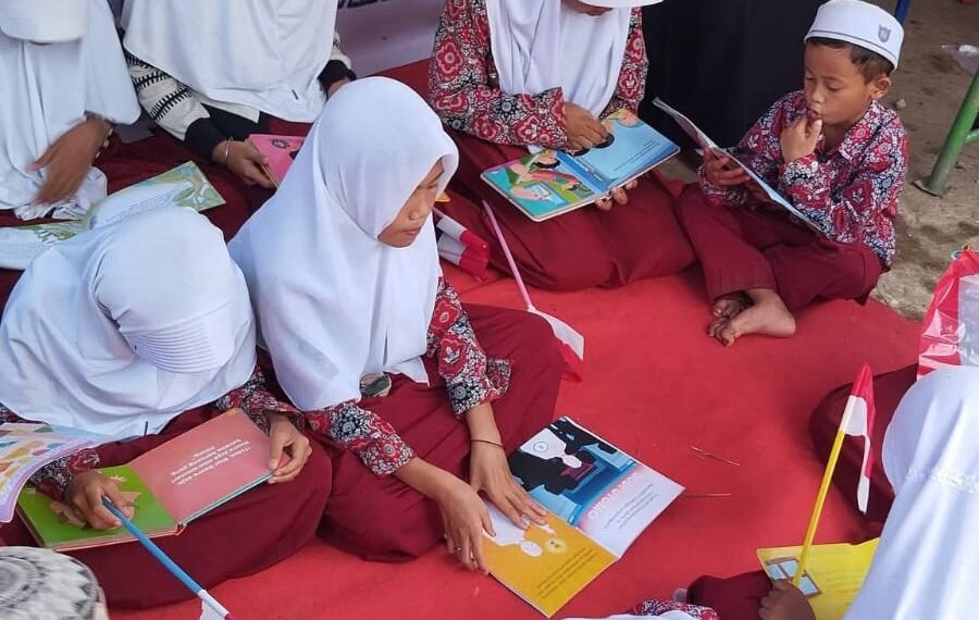 Dukung 7 Program Prioritas Bupati, Dispersip Tabalong Hadirkan Literasi Ceria di Program “Bunga Desa” di Padangin