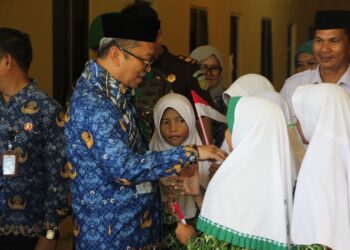 Bupati Tabalong Serukan Gerakan Ayah Mengantar Anak di Hari Pertama Sekolah