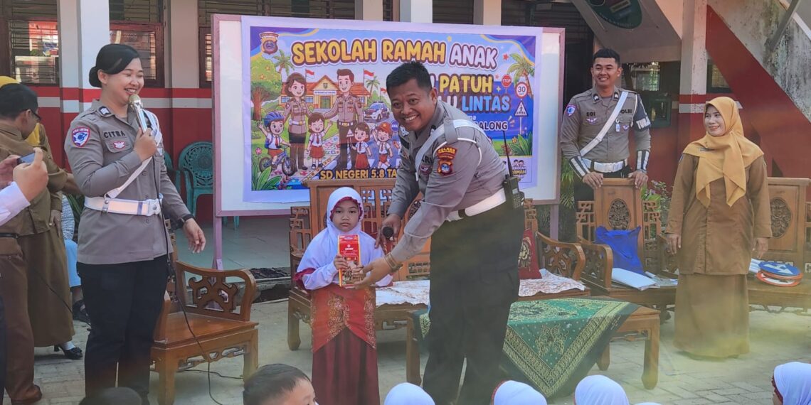 Satlantas Polres Tabalong Gelorakan “Polantas Karib” Edukasi Keselamatan Pelajar dalam Kegiatan MPLS