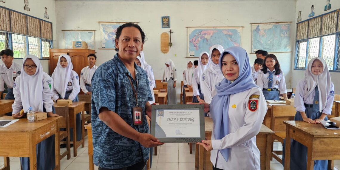 Mengenalkan Dunia Jurnalistik, PWI Tabalong Gelar Goes to School di SMAN 3 Tanjung