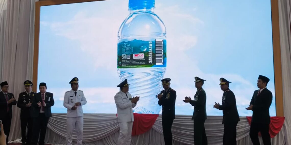 Bidik Pasar Air Minum Kemasan, Tabalong Luncurkan AMDK Merek Sarabakawa