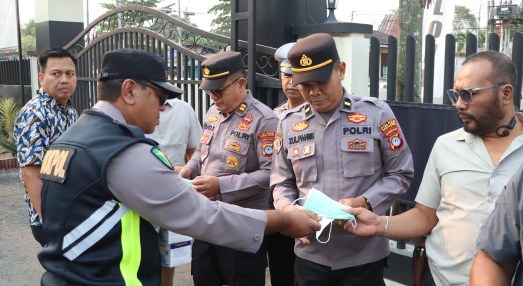 Jaga Kesehatan Anggota di Tengah Kabut Asap, Polres Tabalong Distribusikan Masker