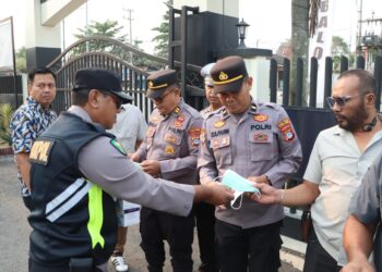 Jaga Kesehatan Anggota di Tengah Kabut Asap, Polres Tabalong Distribusikan Masker