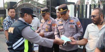 Jaga Kesehatan Anggota di Tengah Kabut Asap, Polres Tabalong Distribusikan Masker