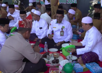 Makan Batalam Adalah Simbol Kesetaraan dan Kehangatan di Bumi Saraba Kawa