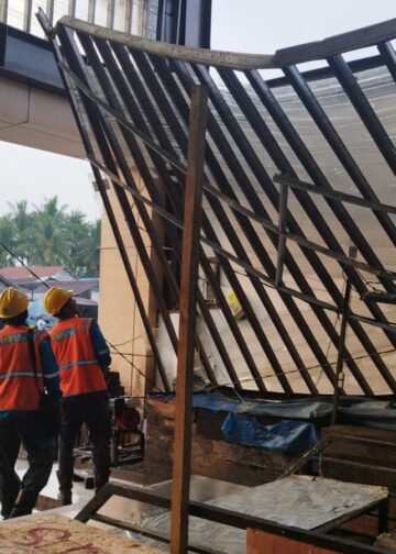 Dinding Kisi-Kisi Pasar Kapar Ambruk Diterjang Hujan Deras