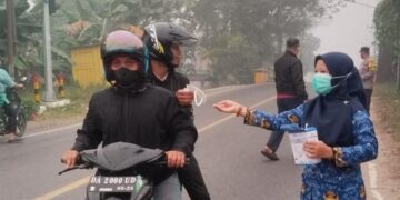 Kecamatan Kelua Bagikan Ribuan Masker ke Masyarakat