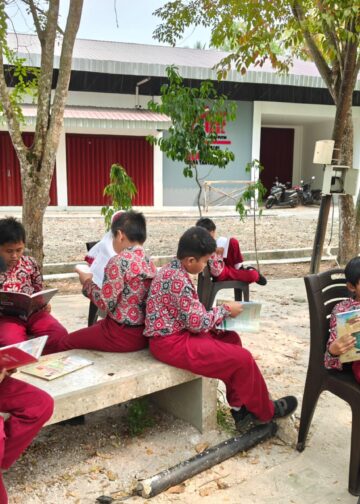 Gandeng Dispersip Tabalong, KKN STIT Syekh Muhammad Nafis Suguhkan Literasi Ceria Lewat TARIMA