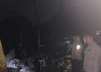Ditinggal Keluar Kota, Rumah Warga Pembataan Hangus Terbakar