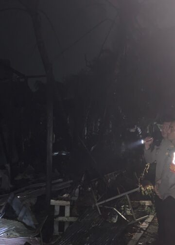 Ditinggal Keluar Kota, Rumah Warga Pembataan Hangus Terbakar