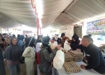 Minyak Goreng Hingga Telur Jadi Incaran, Warga Tabalong Padati Pasar Murah di Sarabakawa
