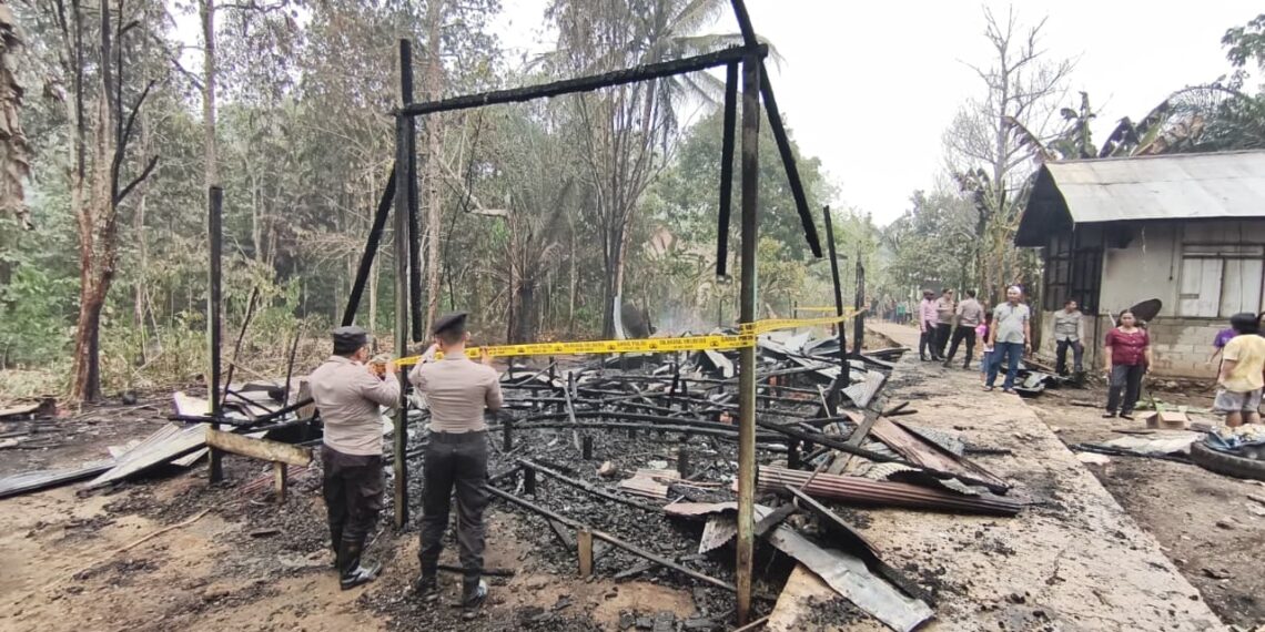 Satu Rumah Hangus Kebakaran di RT 04 Desa Warukin