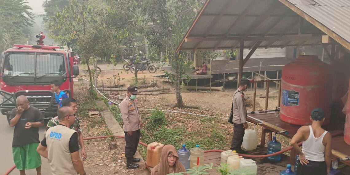 Kemarau Panjang, Ribuan Liter Air Bersih Disalurkan untuk Warga Padangin dan Walangkir