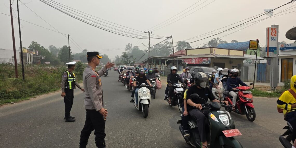 Kapolres Tabalong Turun Jalan Memimpin Pengaturan Lalu Lintas