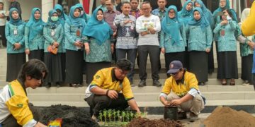 Bupati Tabalong Gencarkan Gerakan Menanam di Pekarangan