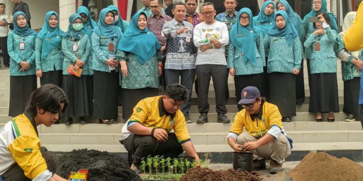 Bupati Tabalong Gencarkan Gerakan Menanam di Pekarangan