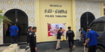 HUT ke-75 Humas Polri, Polres Tabalong Gelar Bakti Sosial Bersihkan Mushola