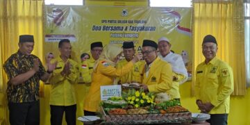 Peringati HUT ke-62, Partai Golkar Tabalong Gelar Ziarah Hingga Santuni Anak Yatim