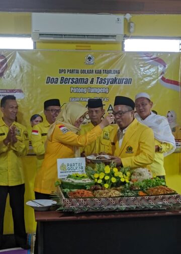 Peringati HUT ke-62, Partai Golkar Tabalong Gelar Ziarah Hingga Santuni Anak Yatim