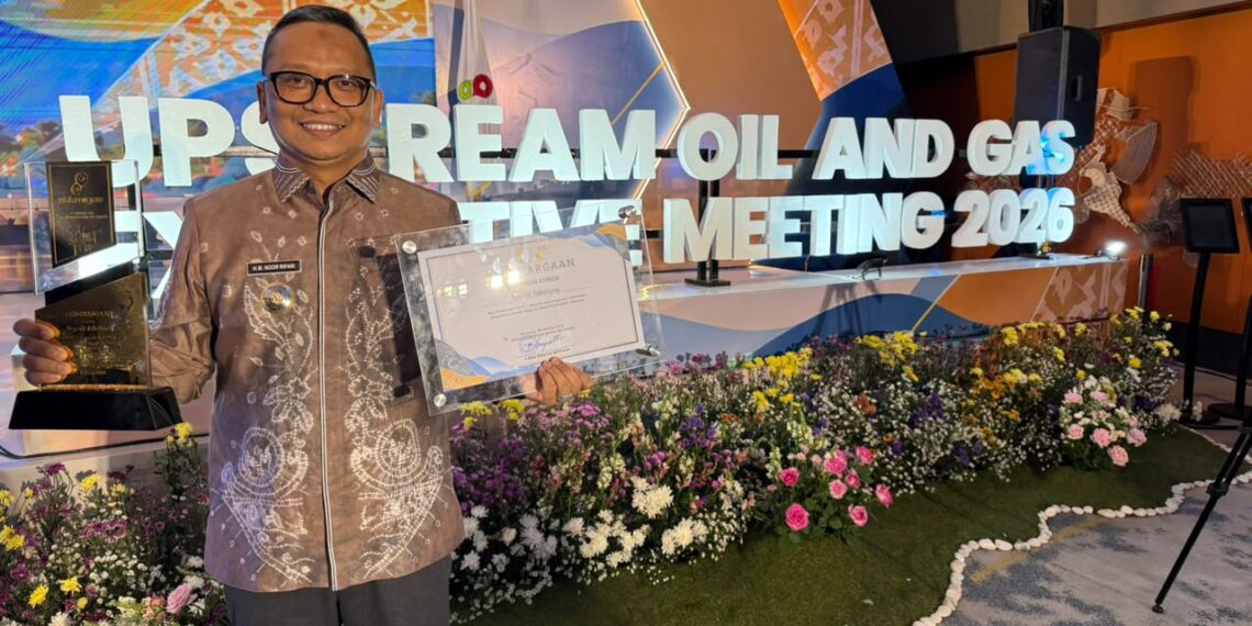 Komitmen Dukung Industri Migas, Bupati Tabalong Sabet Dua Penghargaan SKK Migas